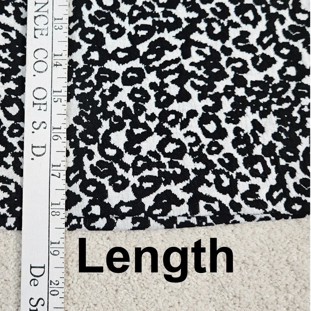 NWT's Women's Express Black White Animal Print Mini Skirt Classic Stretch Size M